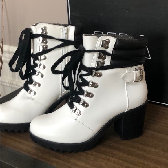 Mia lace up boots - Picture 7 of 8